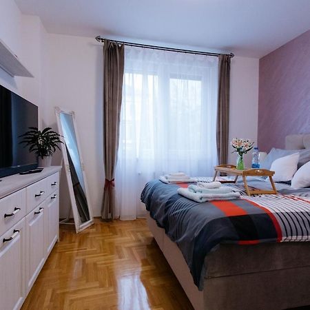 Apartman Kristina 4* ซูโบติกา ภายนอก รูปภาพ