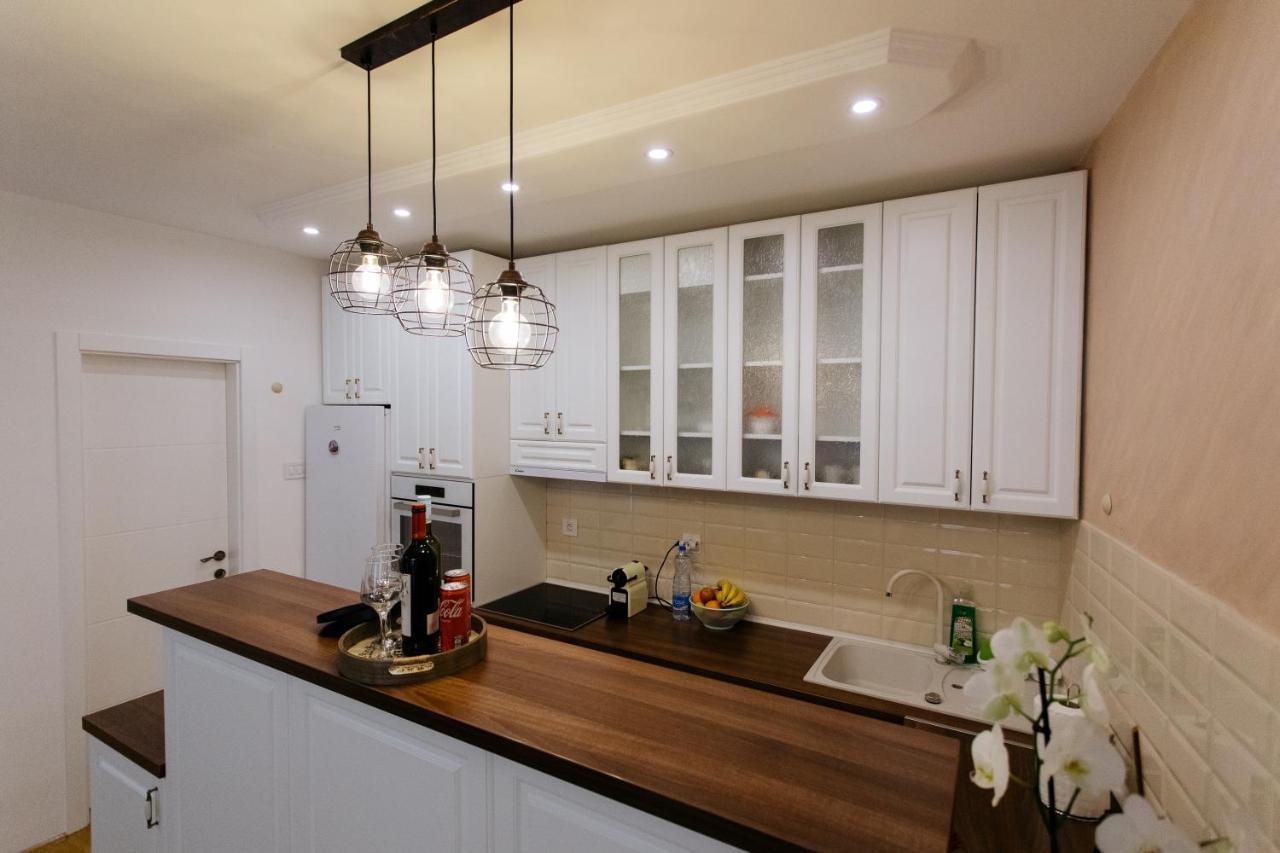 Apartman Kristina 4* ซูโบติกา ภายนอก รูปภาพ